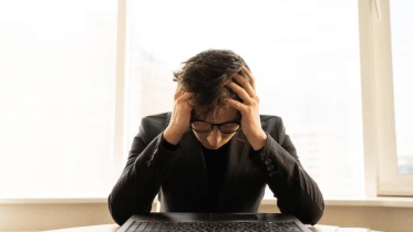 A man took to Reddit to share his boss’s reaction to his sick leave request on WhatsApp. The manager told him to take medicine and come to the office, adding that a headache isn’t a valid reason to take sick leave.