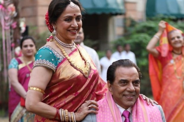 The couple dressed up in their traditional best and looked gorgeous doing it. This picture clearly shows why they were once hailed as Bollywood's 'It couple' (Image source: Hema Malini/X)