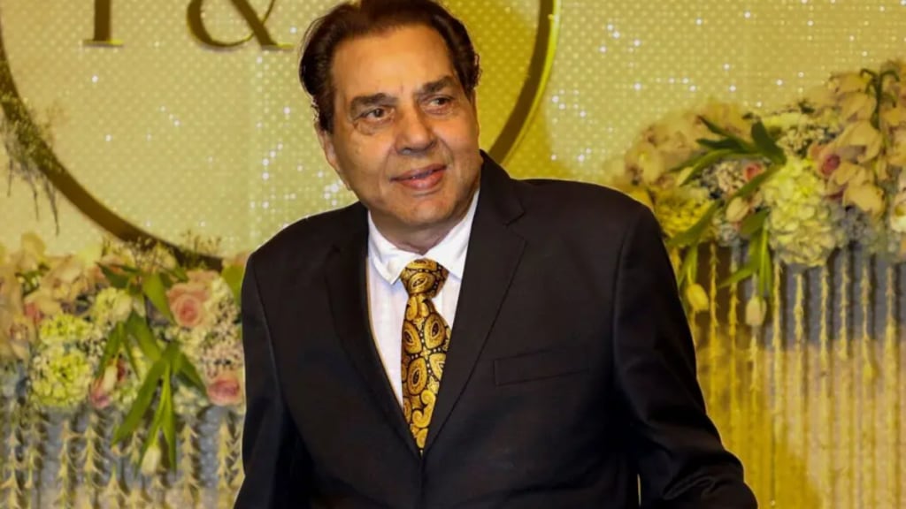 Breach Candy hospital employee has been arrested after secretly recording a video of veteran actor Dharmendra and his family inside the Intensive Care Unit (ICU). Breach Candy hospital employee has been arrested after secretly recording a video of veteran actor Dharmendra and his family inside the Intensive Care Unit (ICU).