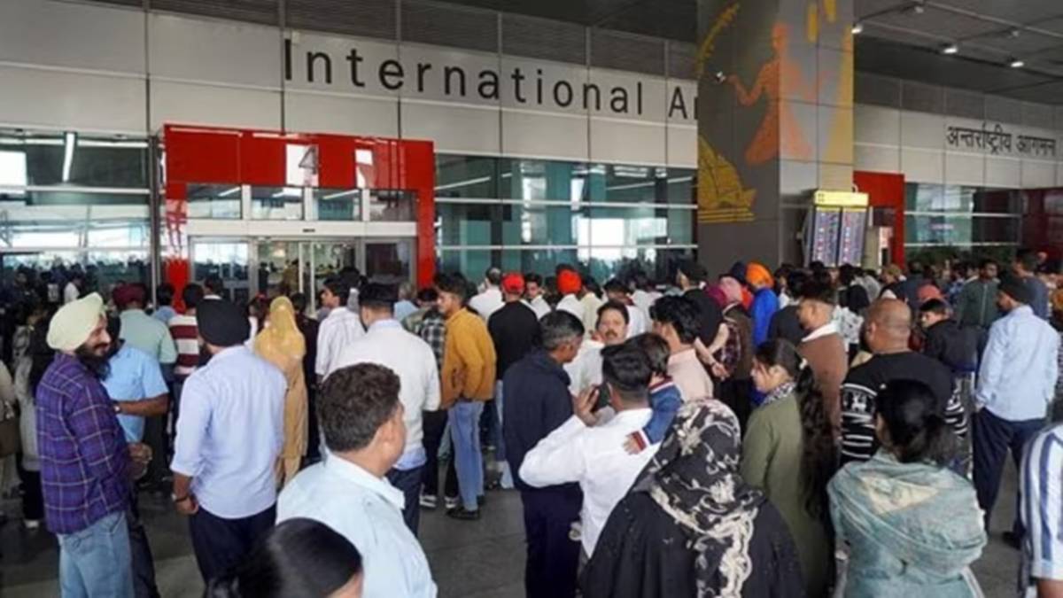 British national escapes from delhi airport British national escapes from delhi airport