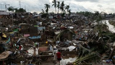 114 dead as Typhoon Kalmaegi devastates Philippines