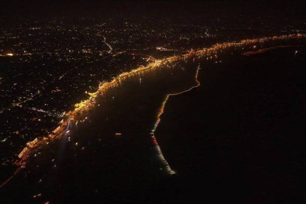 He described the scene as illuminated by the unparalleled radiance of Dev Deepavali. Photo source: X@narendramodi)