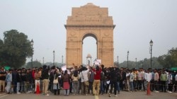 Protesters at India Gate pepper spray police officers during air pollution demonstration