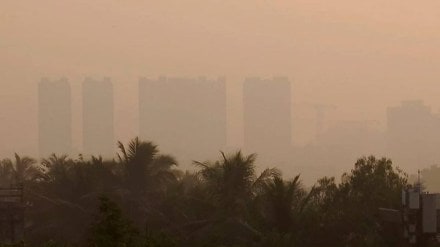A thick layer of smog blankets Bandra area as the Air Quality Index (AQI) deteriorates, in Mumbai on Tuesday. (Photo source: ANI video grab) A thick layer of smog blankets Bandra area as the Air Quality Index (AQI) deteriorates, in Mumbai on Tuesday. (Photo source: ANI video grab)