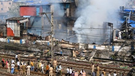 mumbai news, top news, mumbai fire, dharavi fire, mumbai fire, Navrang Compound fire, harbour line