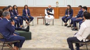 PM Modi meets with the Indian women's World Cup cricket team. (Photo source: ANI)