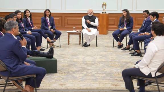 PM Modi meets with the Indian women's World Cup cricket team. (Photo source: ANI)