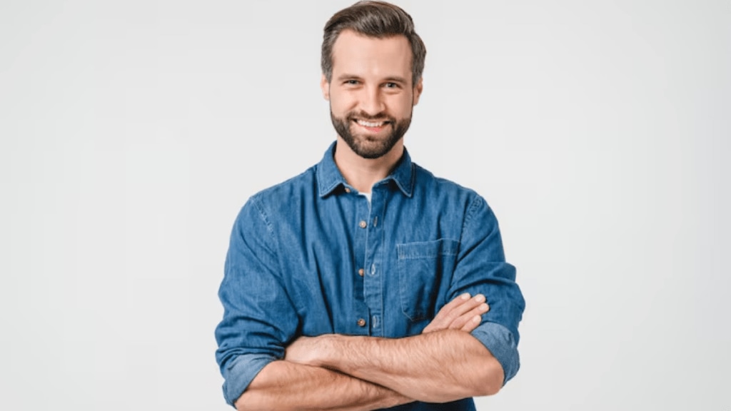 Reddit user shares inspiring story of overcoming job loss and visa challenges to land two US job offers.