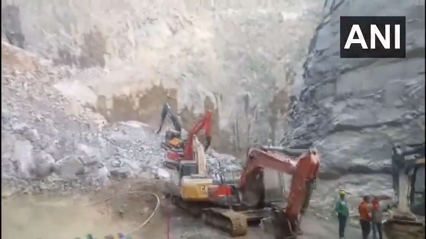 Several people trapped, at least one dead after stone mine collapses in UP's Sonbhadra (ANI video screengrab)