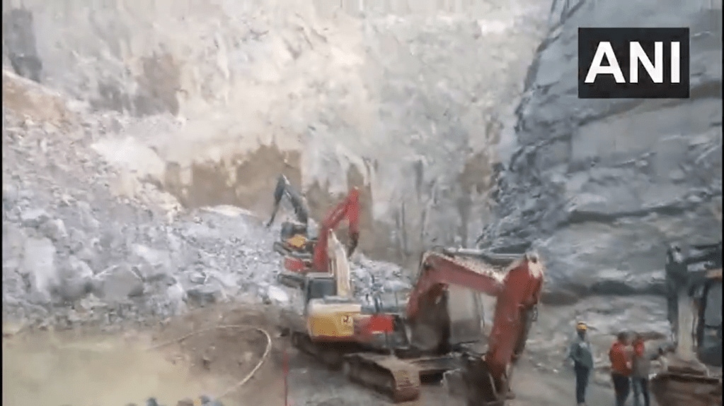 Several people trapped, at least one dead after stone mine collapses in UP's Sonbhadra (ANI video screengrab) Several people trapped, at least one dead after stone mine collapses in UP's Sonbhadra (ANI video screengrab)
