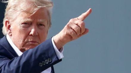 Donald Trump threatens air traffic controllers