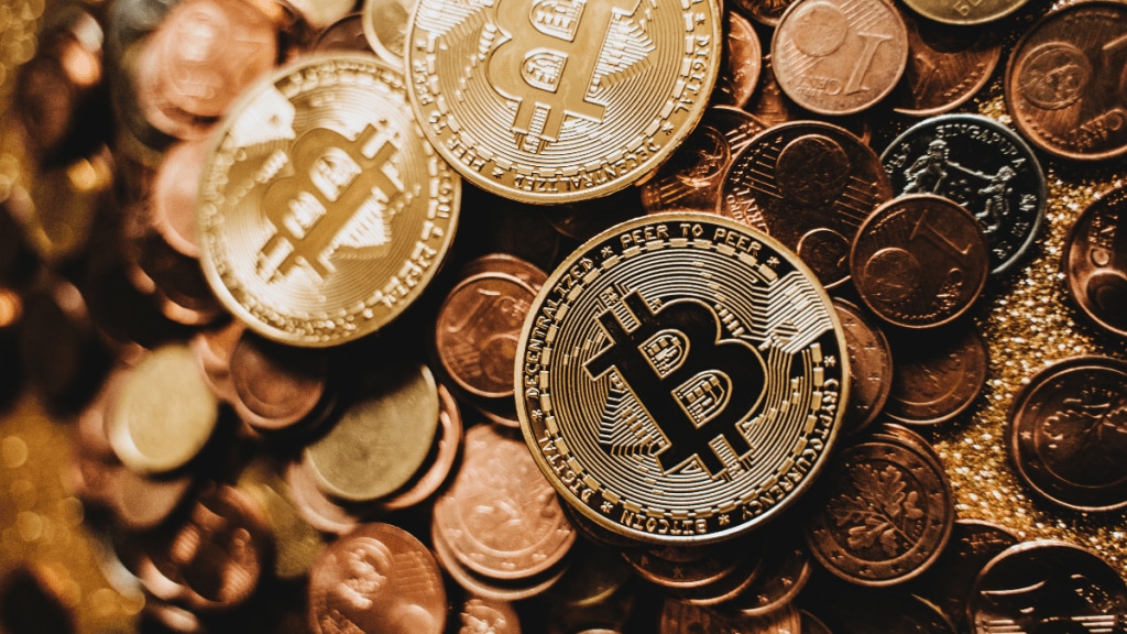 Bitcoin falls nearly 2%, wipes out year's gain Bitcoin falls nearly 2%, wipes out year's gain