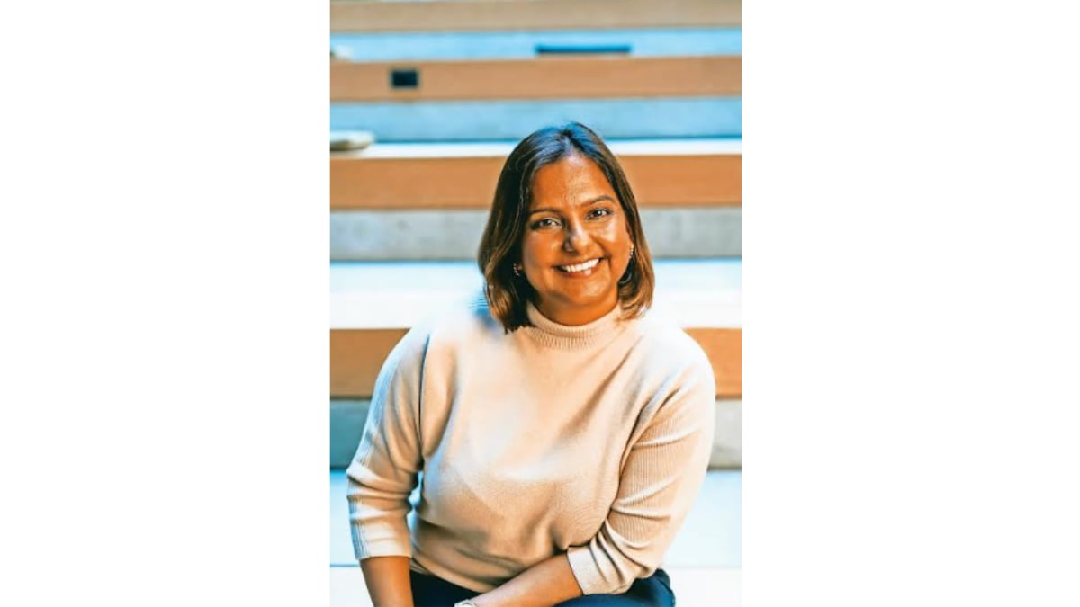 On the other hand, the Mercedes-Benz logo, with its iconic three-pointed star representing dominance over land, sea, and air, speaks to the spirit of excellence and innovation.