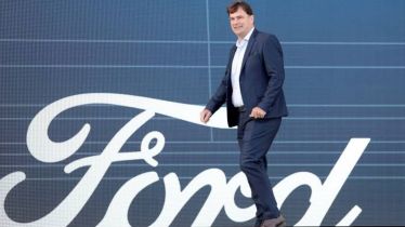 'I have talked to Tim Cook many times, we do not have the right to...', says Ford CEO Jim Farley
