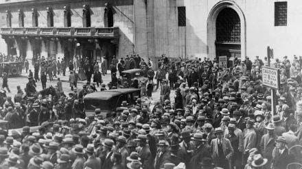 AI Mania, Crypto Buzz, Soaring Stocks: Andrew Sorkin Explains Why 1929 Is Back in the Conversation AI Mania, Crypto Buzz, Soaring Stocks: Andrew Sorkin Explains Why 1929 Is Back in the Conversation