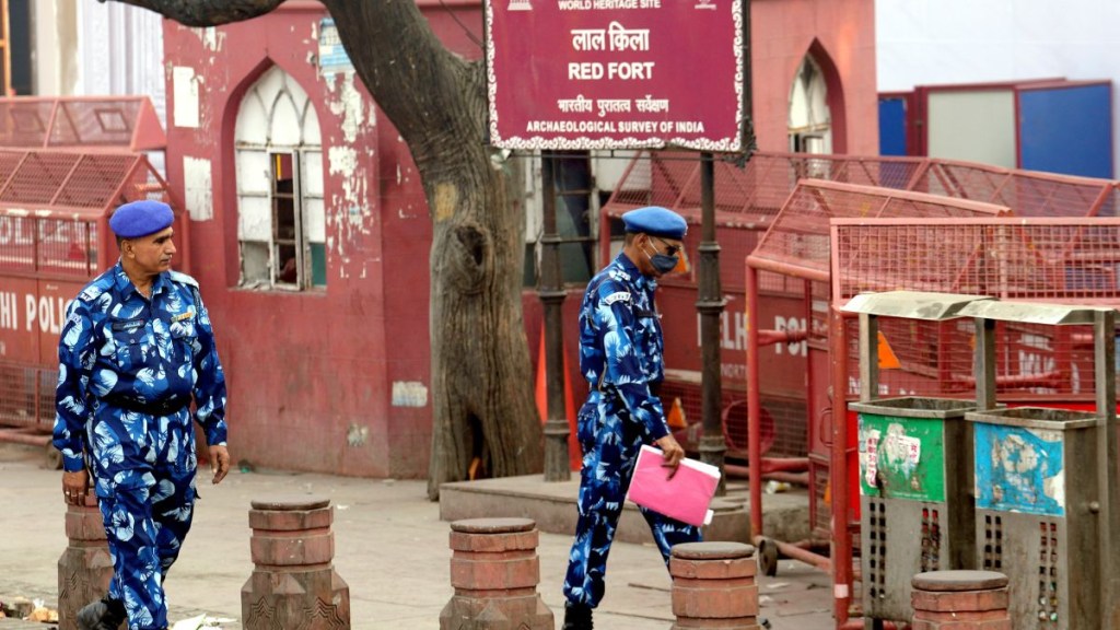 Maulvi Ishtiyaq, red fort blast, red fort car blast, delhi car blast, delhi news, blast news, white collar module, doctors arrested, dr shaheena, faridabad, jammu and kashmir Maulvi Ishtiyaq, red fort blast, red fort car blast, delhi car blast, delhi news, blast news, white collar module, doctors arrested, dr shaheena, faridabad, jammu and kashmir