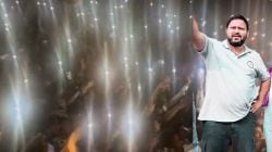 ‘No helicopter, no electricity’: Tejashwi Yadav addresses ‘location’ rally in mobile flashlight – Video