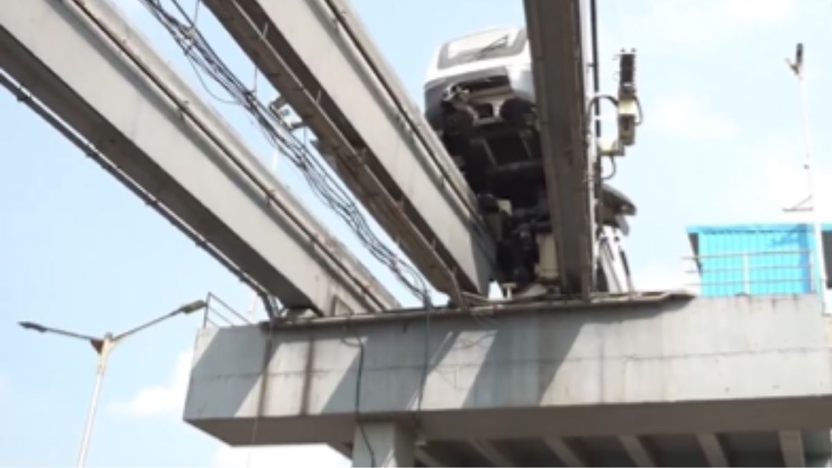 Mumbai monorail accident: Coach derails, hits structure; motorman injured- ...