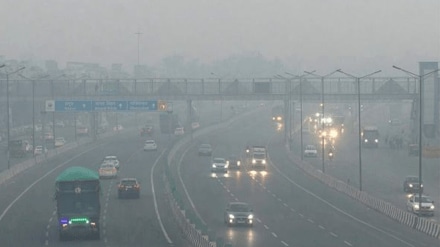 Delhi AQI today: The pollution levels across the national capital continue to indicate hazardous conditions for residents, with only marginal variation between monitoring sites. Check area-wise pollution levels below.