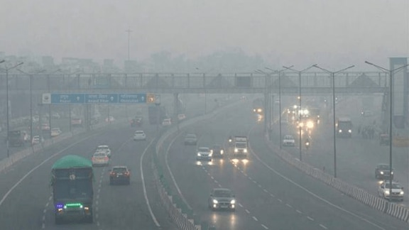 Delhi AQI today: The pollution levels across the national capital continue to indicate hazardous conditions for residents, with only marginal variation between monitoring sites. Check area-wise pollution levels below.