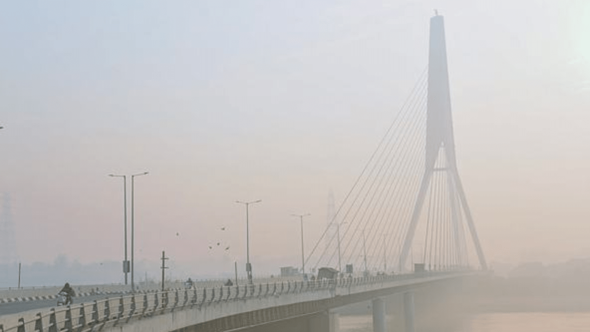 Delhi’s air quality slipped from the “very poor” to the “severe” category. The city’s AQI stood at 423 as of 9 am.
