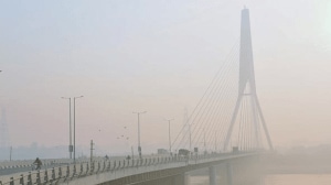 Delhi’s air quality slipped from the “very poor” to the “severe” category. The city’s AQI stood at 423 as of 9 am.