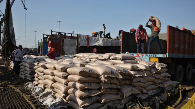 Sugar production to jump 16% to 343.5 lakh tons in 2025-26, says ISMA Sugar production to jump 16% to 343.5 lakh tons in 2025-26, says ISMA