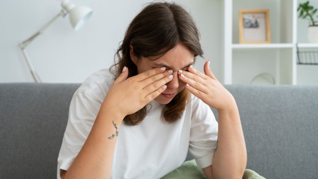 Delhi AQI crosses 400: How to safeguard eyes amid high pollution days Delhi AQI crosses 400: How to safeguard eyes amid high pollution days