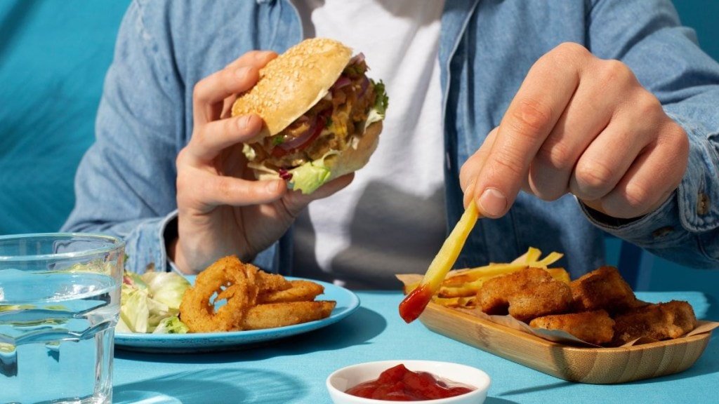 Struggling with evening cravings? Tamannaah Bhatia’s fitness coach shares 3 hacks to stop munching Struggling with evening cravings? Tamannaah Bhatia’s fitness coach shares 3 hacks to stop munching