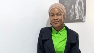 A Qatar Airways passenger claimed that the officials at Heathrow Airport repeatedly asked for the UAE visa to let her board the flight to Dubai, even though she explained that one was not required for a short layover.