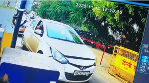 Delhi blast, car explosion Delhi, Red Fort metro station blast, Red Fort car explosion, vehicle fire near Red Fort, delhi blast live, delhi alert, delhi news, bomb blast news, delhi blast live, car explosion near red fort live updates