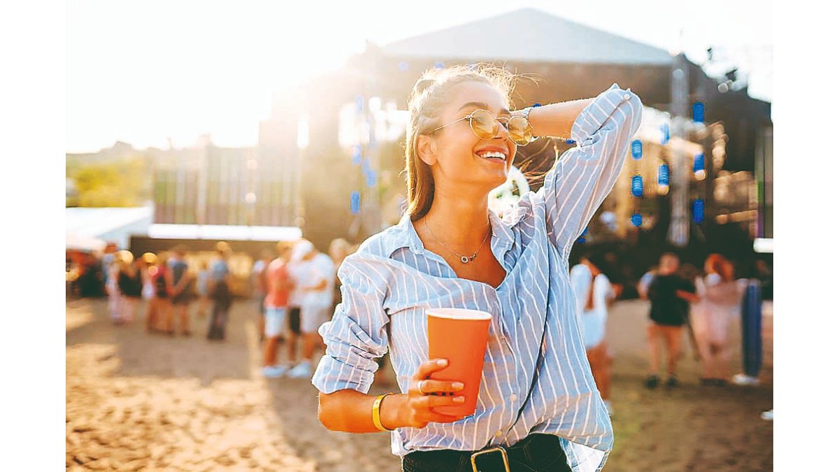 How Solo Dining, Travel, and Entertainment are Redefining Luxury and Leisure in India / istocks