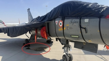 After IAF’s Tejas jet crashed in Dubai, videos and photos claiming to show an “oil leak” began circulating on social media once again. Read on to know if Tejas actually suffered maintenance issues before its crash at Dubai Air Show.