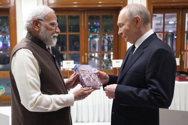 PM Modi gifts Bhagvad Gita transalted in Russia to Vladimir Putin. (Image Source: @Narendramodi)