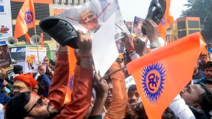 Members of Bangiya Hindu Jagaran take part in a rally to Bangladesh Deputy High Commission to protest against the killing of Dipu Chandra Das in Kolkata (Photo: ANI)