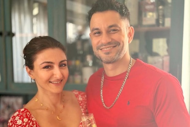 The OG Pataudi, Soha Ali Khan posed with her husband Kunal Khemu as they smiled wide at their Christmas brunch. Spreading cheer, she extended wishes to her social media fam. (Image: Instagram)