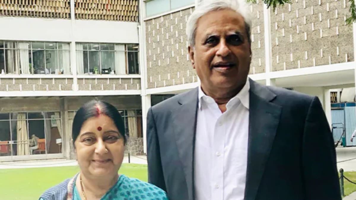 Swaraj Kaushal (R) and Sushma Swaraj (L)