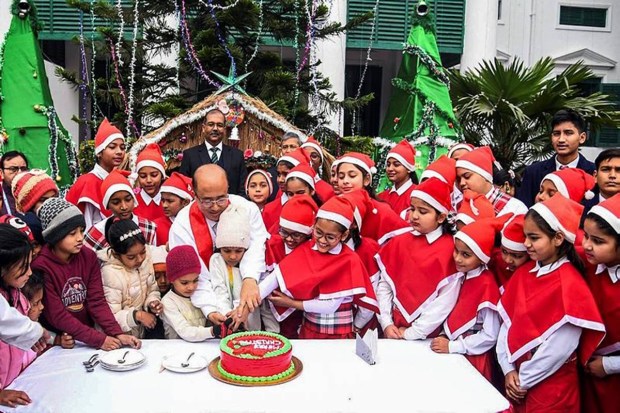 Children cutting a cake on the occasion of the Christmas celebration function held in Patna. (Photo source: ANI)