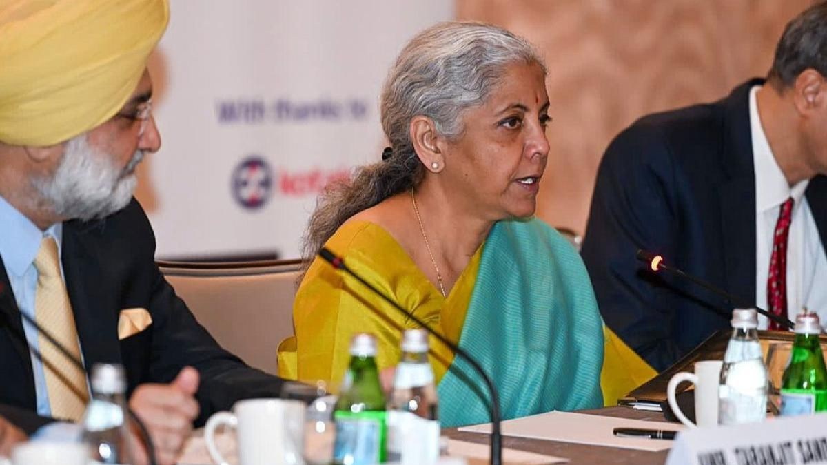 Temasek Chairman Discusses India Investments with Finance Minister