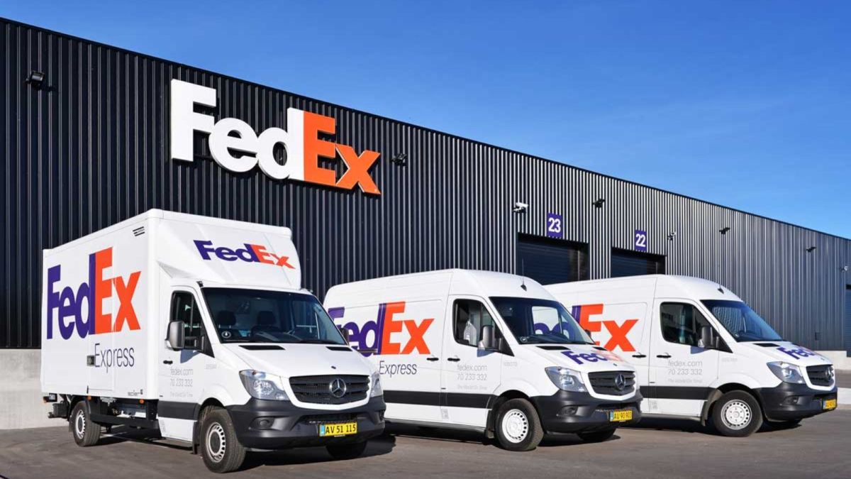 FedEx Sues US Government for Full Refund After Supreme Court Rules Trump Tariffs Illegal FedEx Sues US Government for Full Refund After Supreme Court Rules Trump Tariffs Illegal