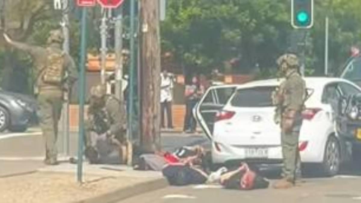 A group of men travelling from Victoria were dramatically intercepted by heavily armed tactical police in Sydney’s south-west while travelling to Bondi Beach on Thursday afternoon