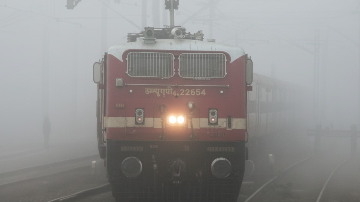 Indian Railways fog preparation to avoid train delay