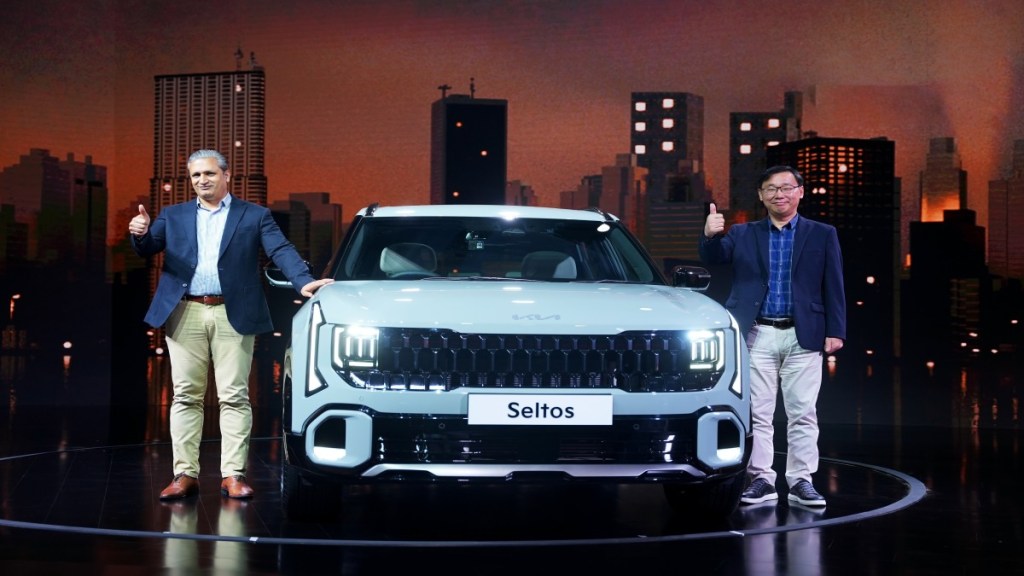 L-R, Atul Sood, Sr Vice President, Sales and Marketing, Kia India, Sunhack Park, Chief Sales Officer, Kia India