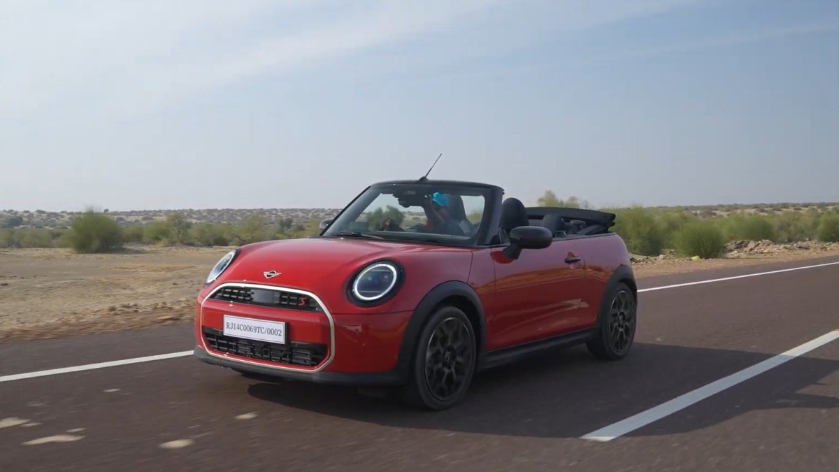 MINI Convertible: Top down, spirits up