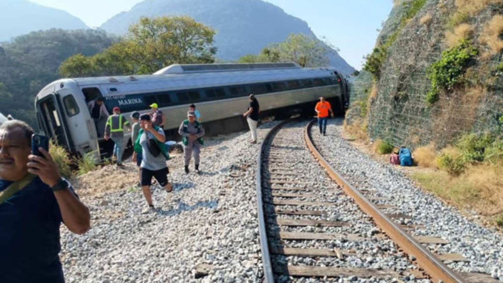 Train crash in Oaxaca kills 13, dozens hurt