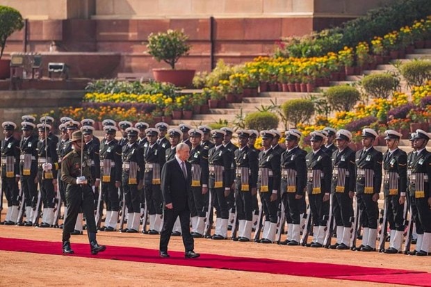 Russian President Vladimir Putin being accorded a ceremonial welcome at the Rashtrapati Bhavan, in New Delhi. (Photo source: PTI)