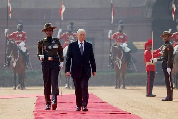 Russian President Vladimir Putin receives a ceremonial welcome at Rashtrapati Bhavan, with PM Modi and President Droupadi Murmu greeting him warmly. (Photo source: AP)