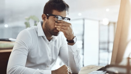 Reddit post sparks debate on toxic work culture and mental health in IT sector.