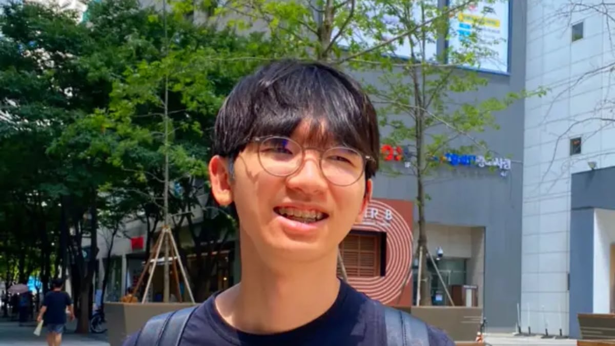 Alex Yang, Reteena