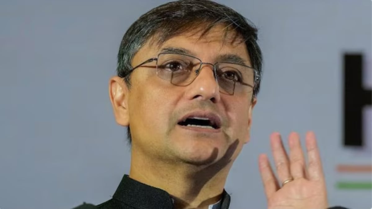 Sanjeev Sanyal addressing education and skill development reforms; he criticizes the UPSC obsession as outdated and urges focus on AI and apprenticeships.